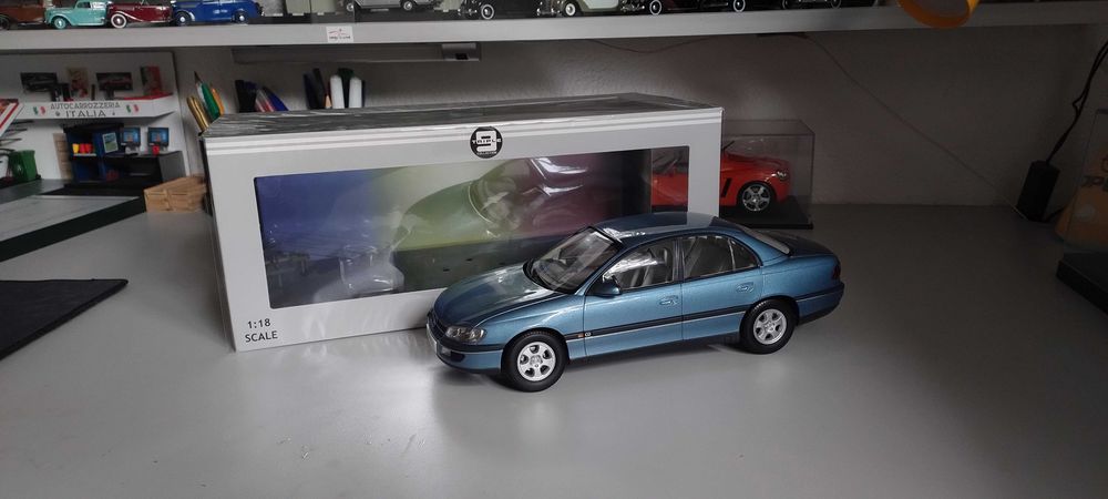 Opel Omega B Triple9 1:18
