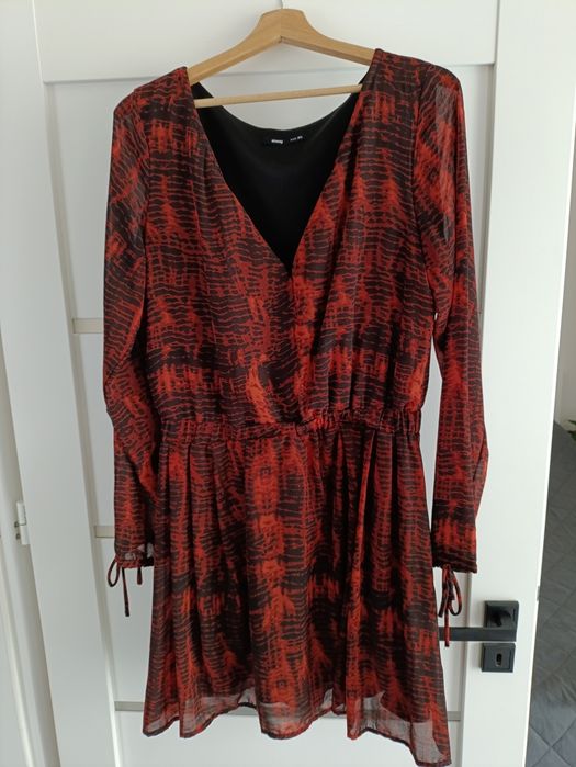 Lekka zwiewna sukienka Sinsay