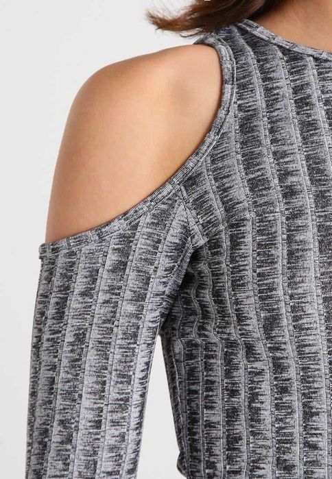 Распродажа! платье в рубчик с вырезами на плечах miss selfridge