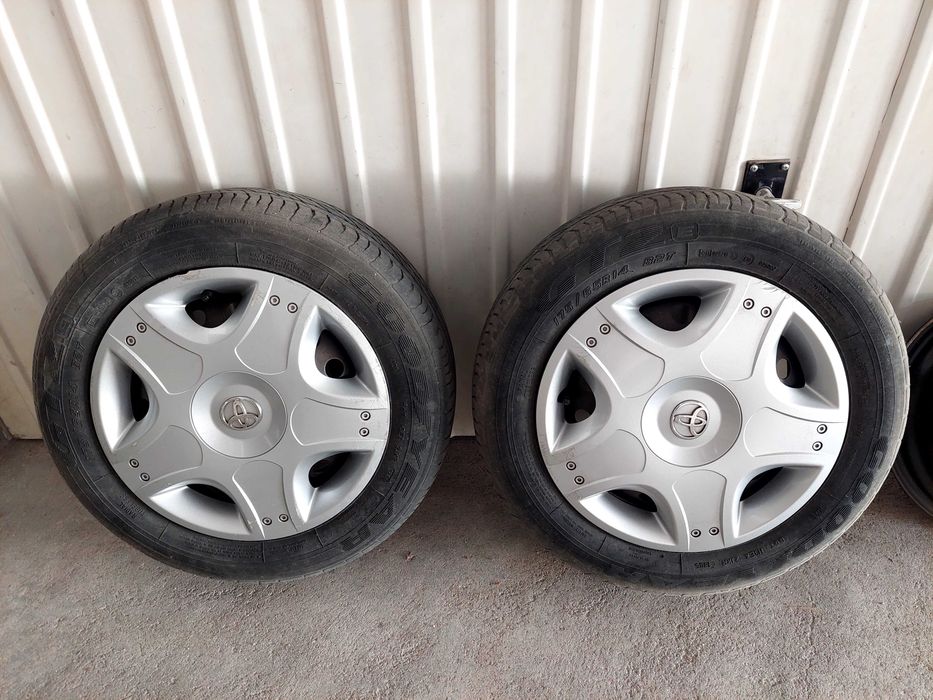 Jantes com tampões toyota yaris