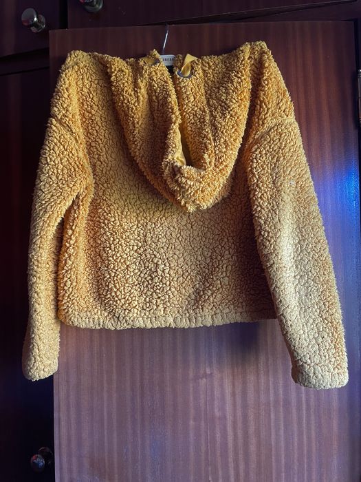 Sweat de pelo amarela