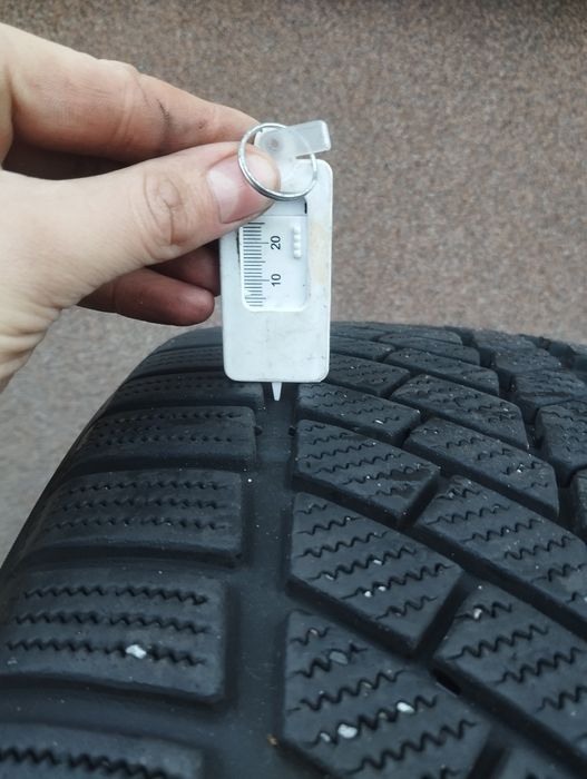 Opony Continental 235/40R19