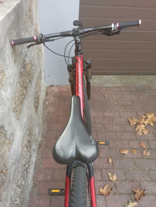 Bicicleta Coluer 29er com ótimos componentes