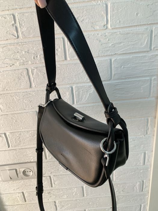 Чорна маленька сумка