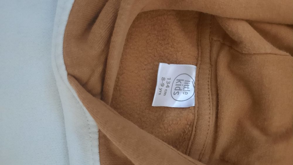 Bluza z kapturem r. 134