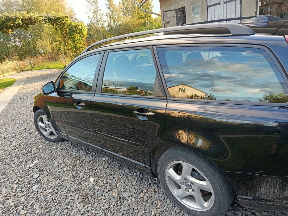 Автомобіль Volvo V50