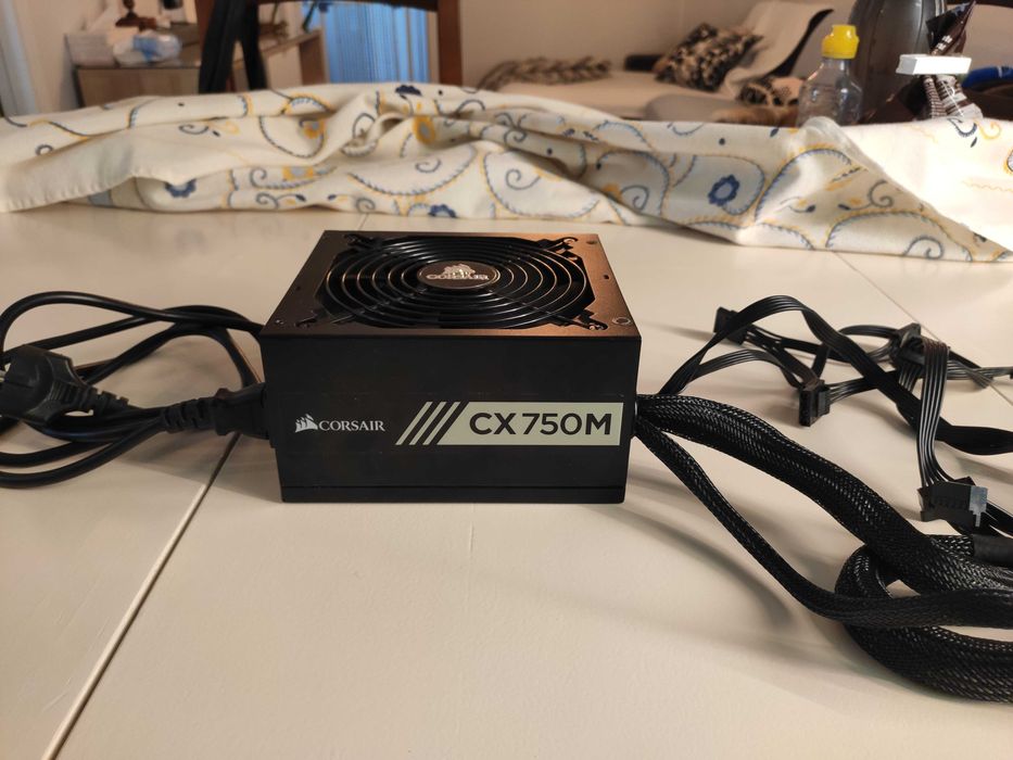 Fonte de alimentação PSU Corsair CX 750M