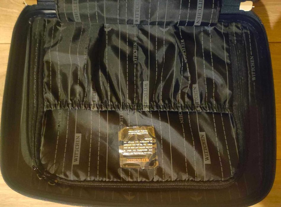 Kosmetyczka podróżna z polikarbonu marki WITTCHEN granatowa