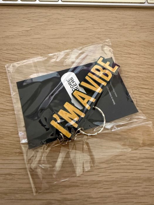 Porta-chaves "I'm a Vibe" – Preto e Dourado (Elegante & Moderno)
