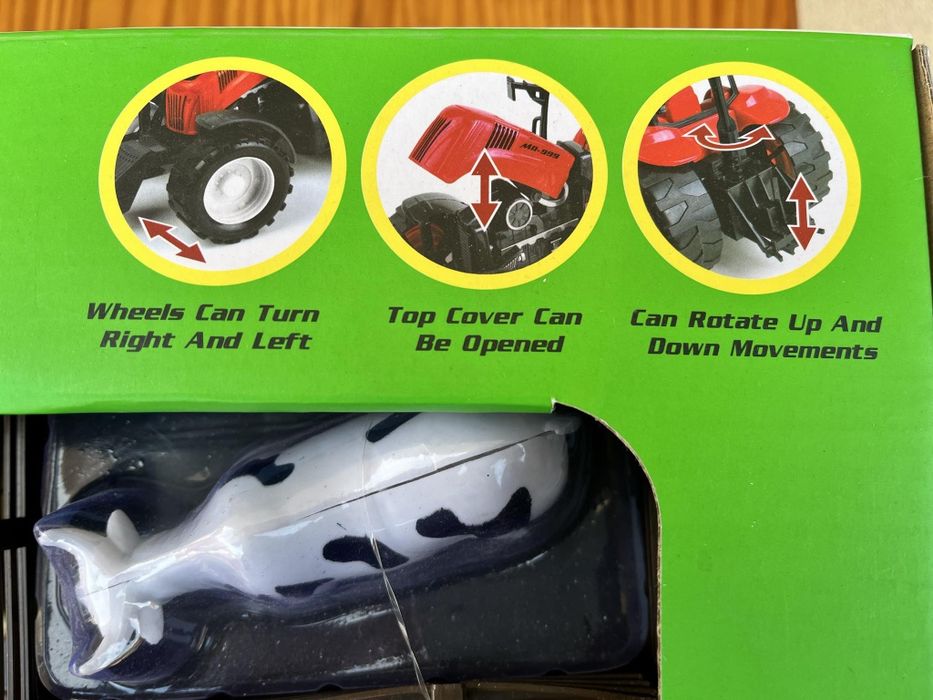 Ciągnik z krówką na przyczepie XL zabawka traktor