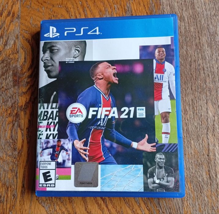 Ліцензійний диск FIFA 21 на PS 4 у відмінному стані