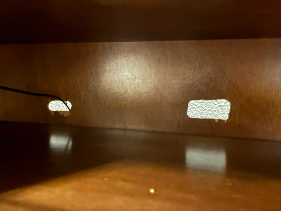 [COMO NOVO] móvel para televisão, com topo rotativo, em madeira maciça