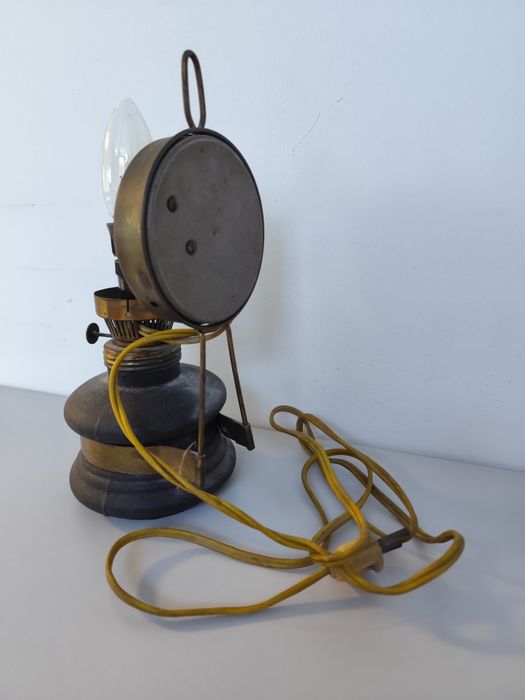 Lampka elektryczna przerobiona lampa naftowa