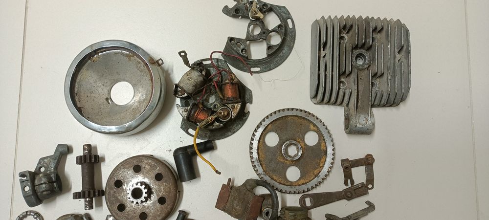 Komar, motorynka pozostałości