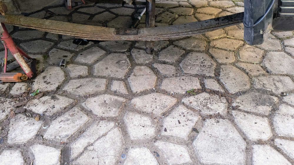 Resory tył jeep cherokee XJ 4.0 1995r