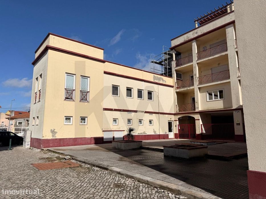 Escritório com 66m2 na Abóboda - São Domingos de Rana - Para Arrendar