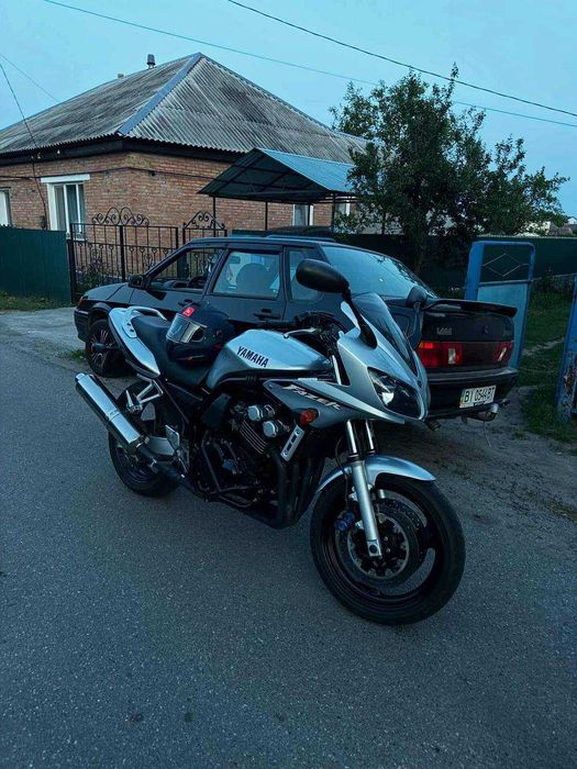 Серый Yamaha FZS 600 Fazer 2002