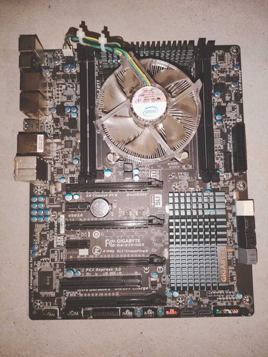 Gigabyte GA-X79-UD3 (X79 4xPCI-E DDR3) + procesor gratis