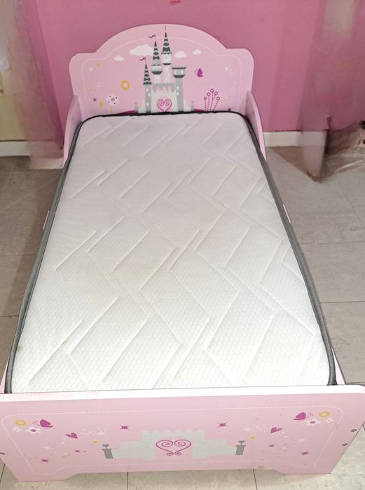 Cama infantil com colchão semi nova