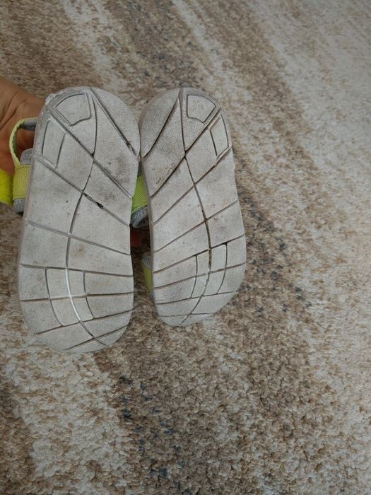 Sandały na rzepy h&m 28