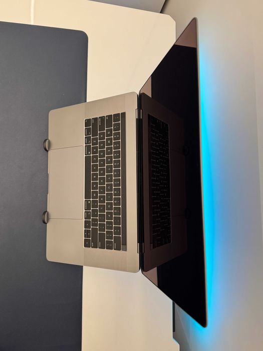 MacBook Pro 15″ 2018 | i9 | 32GB RAM | 1TB SSD – OKAZJA