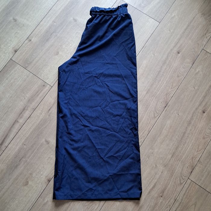 Spodnie z bardzo szerokimi nogawkami spódnico-spodnie