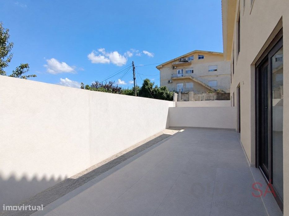 Apartamento T2 novo com logradouro e lugar de garagem em Ferreiros ...