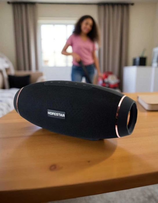 Портативна колонка чорна бездротова басиста і гучна