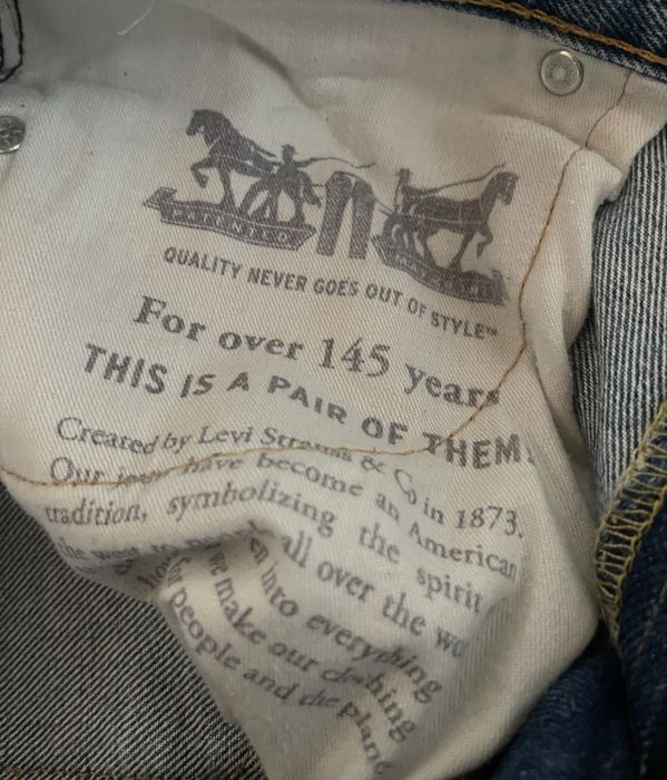 Продаються чоловічі оригінальні джинсові шорти Levis