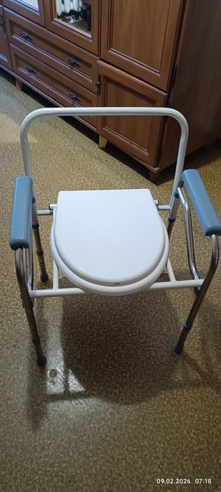 Стул туалет для инвалидов.