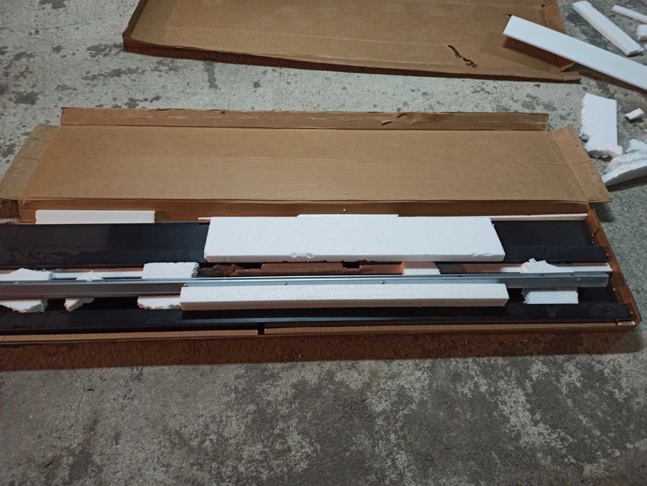 Cama de solteiro e mesa de cabeceira MALM, IKEA