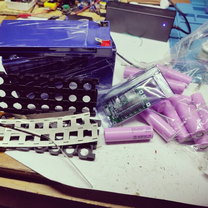 Зарядки для машинок, АКБ та безперебійники