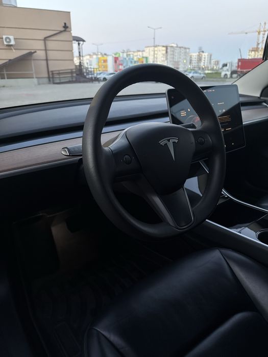 Продам Tesla Model 3