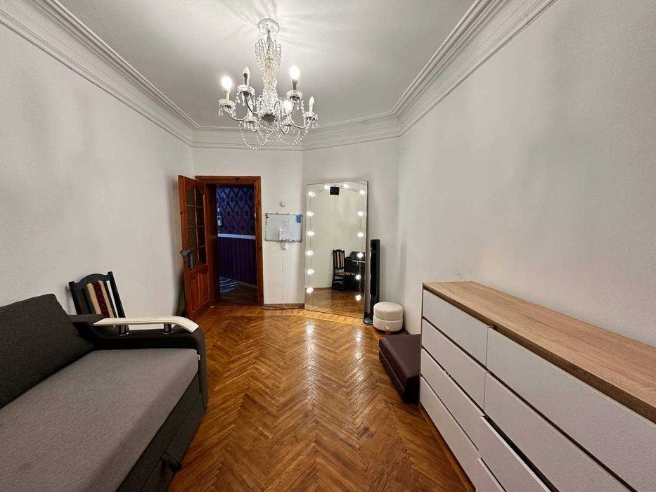 Продаж 3-ної квартири, Центр міста ( Торгова площа).