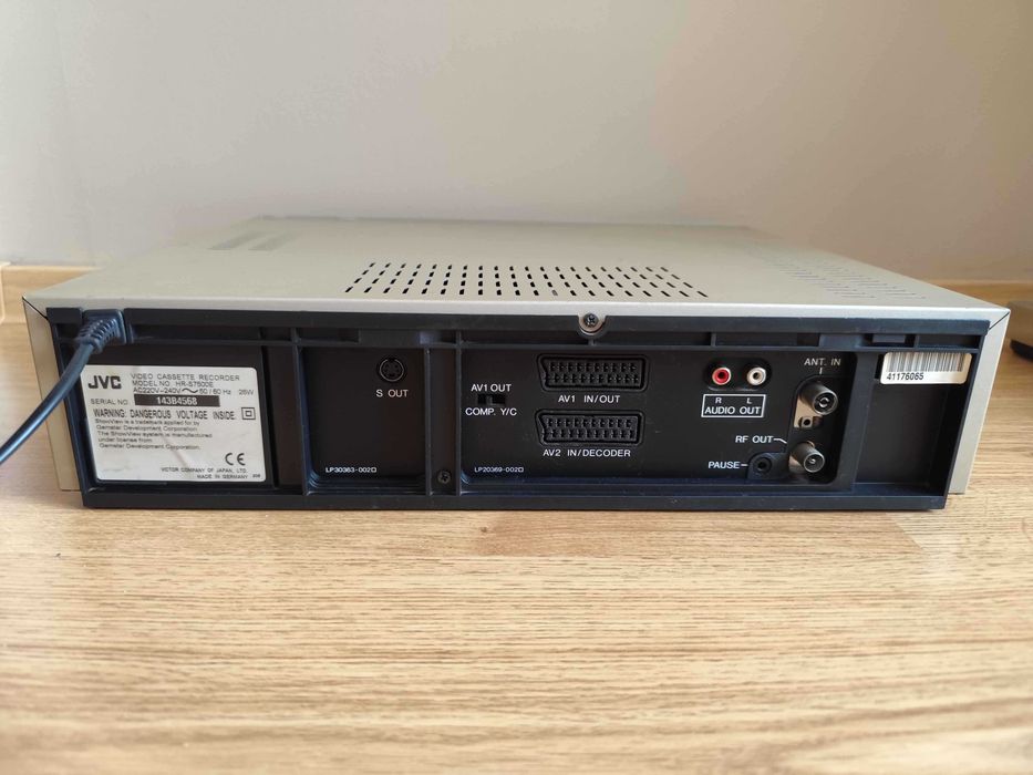 Magnetowid Super VHS JVC HR-S7500