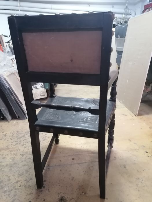 50€ pelo Conjunto 8 Cadeiras com couro e taxas