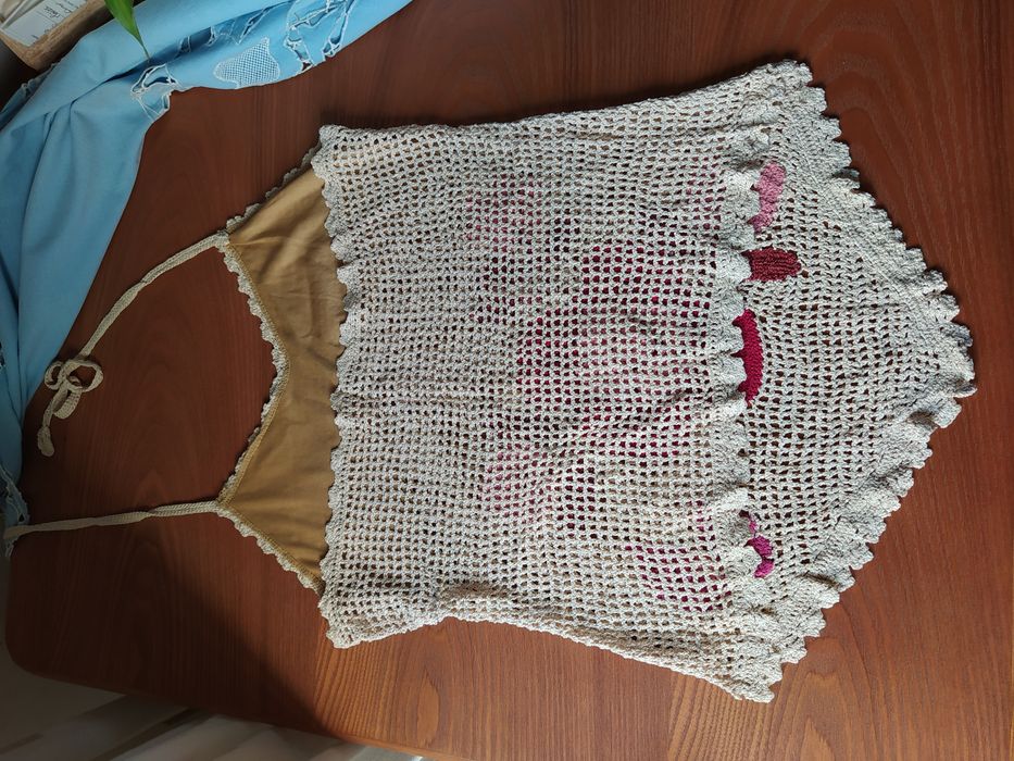 Top em crochet bege com flores tamanho M