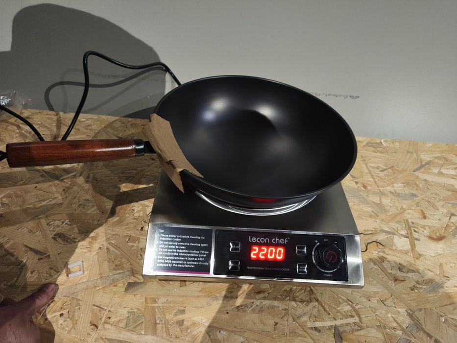 Płyta indukcyjna Lecon Chef z patelnią wok