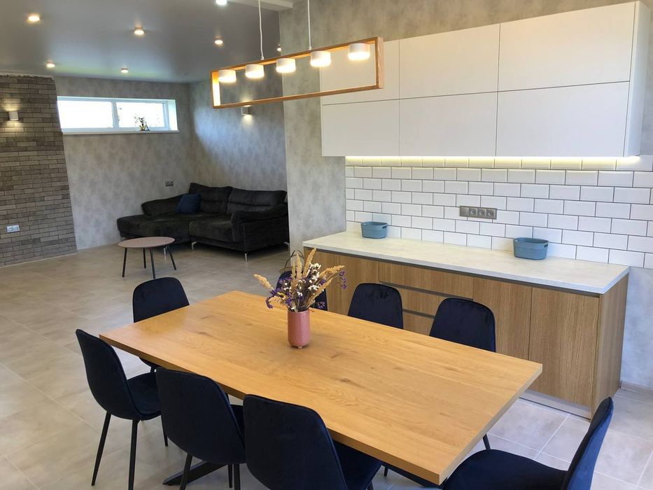 Продаётся новый дом в Обуховке в закрытом охраняемом городке с ремонто