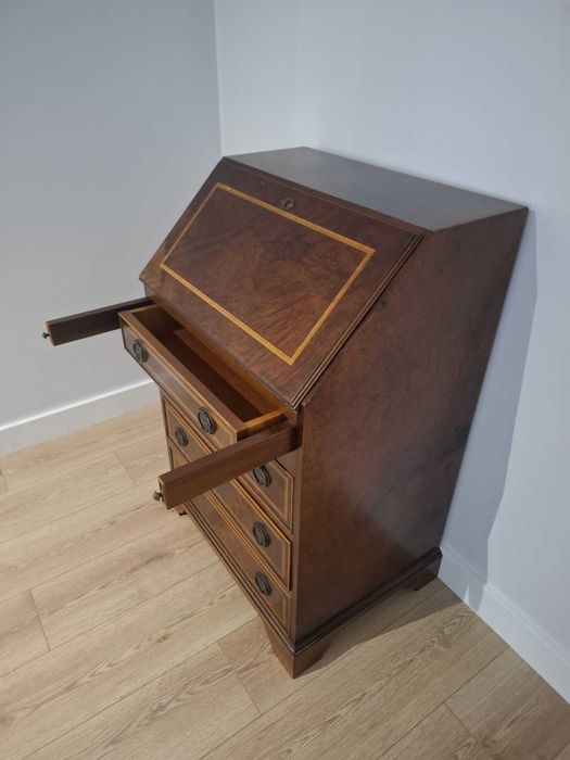 Escrivaninha sala 8 & 80 em ótimo estado