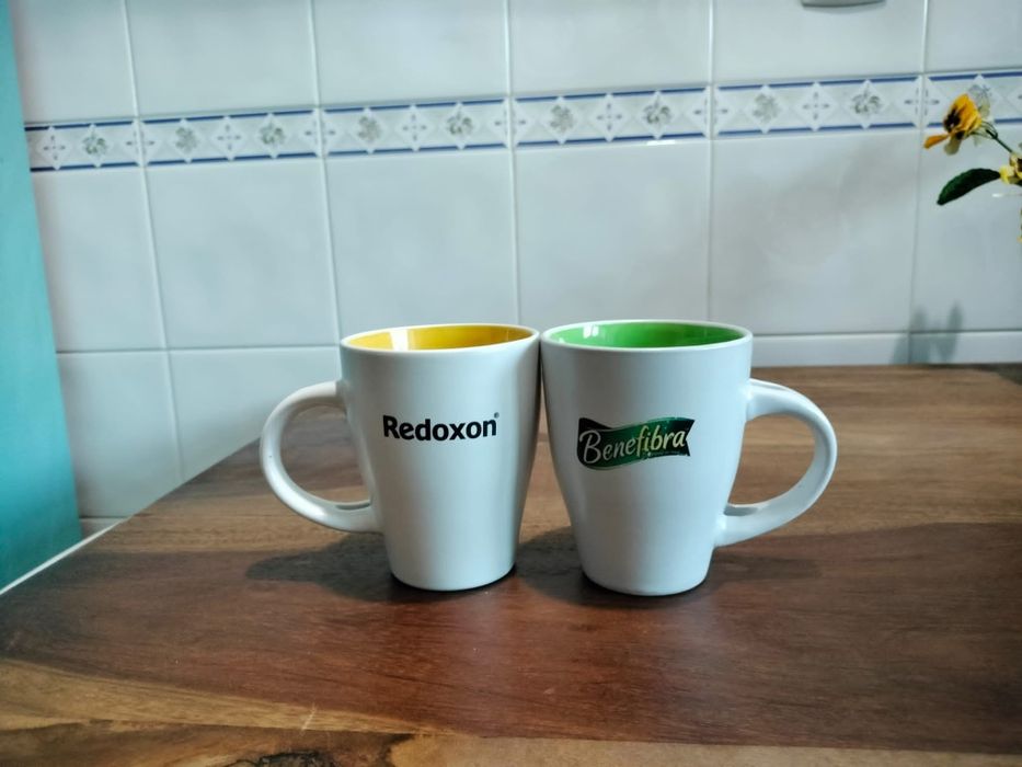 Canecas em loiça bonitas cores