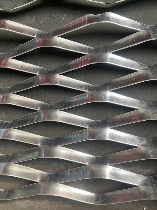 Maszyna do produkcji siatki cięto ciągnionej szerokość do 2000mm.