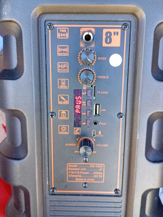 Coluna de som com microfones