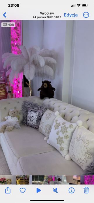 Kanapa  Sofa pikowana ze złotymi zdobieniami