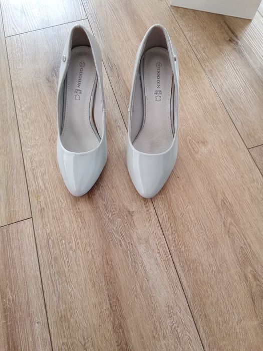 Buty na obcasie damskie