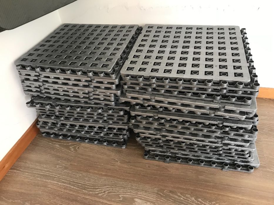Estrado Plastico Resistente p/ Balneário e medida 500x500x25mm Novo