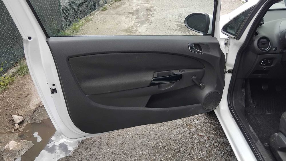 Oportunidade! OPEL Corsa D 2010 Hatchback 1.3 CDTI Diesel 75 cv / 55 kW