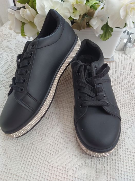 Sapatilhas / Ténis pretas com brilhantes - Tamanho 38 - Novas!