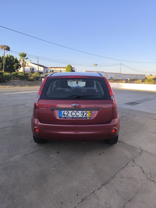Ford Fiesta em muito bom estado geral