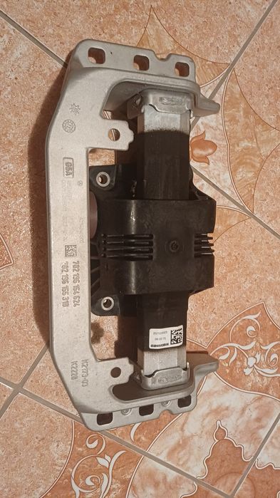Подушка кронштейн коробки передач Mersedes  a2542401300